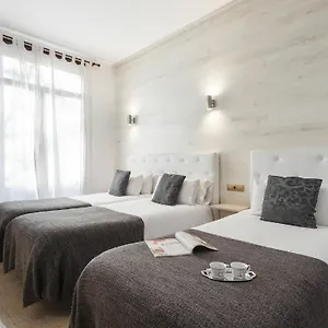 Apartahotel Apartmentos Ramblas 108, Barcelona